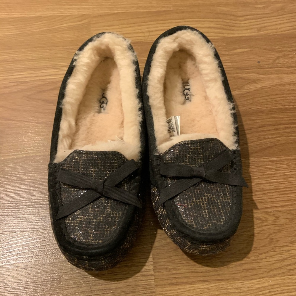 Never worn UGG glitter cheetah loafer size 6